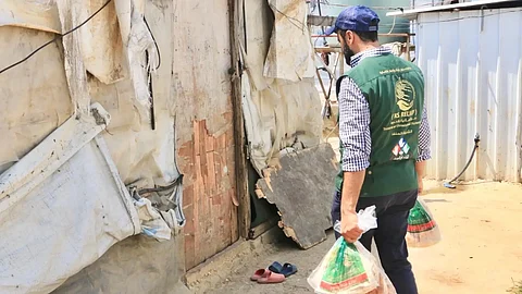 "إغاثي الملك سلمان" يُهدي 25 طنًّا من التمور لموريشيوس ويُوزِّع آلاف السلال الغذائية باليمن والسودان