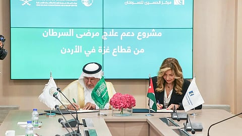 "الربيعة" يوقع اتفاقية لعلاج مرضى السرطان من أهالي قطاع غزة بالأردن