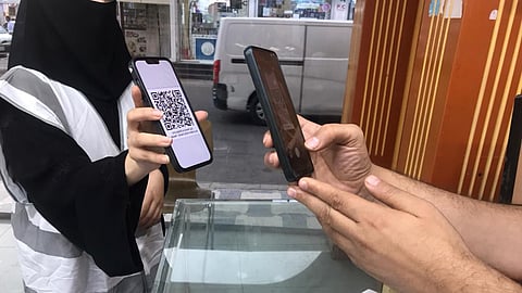 "بلدية بيشة" تنفذ حملة توعوية حول الطرق المستهدفة لتطبيق شهادة "امتثال المباني"