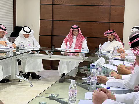 "الخليف" يجتمع بشركات أجنبية ووطنية للاستثمار في قطاع الدواجن