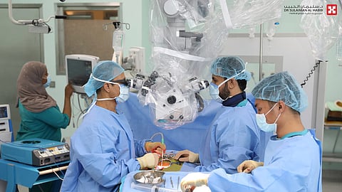 مستشفى الدكتور سليمان الحبيب بالخُبر ينقذ حياة طفل خديج عانى من نزف حاد بالدماغ بتدخل طبي متقدم