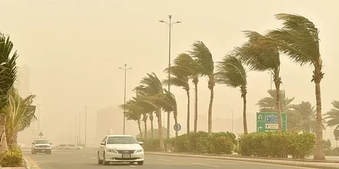 الرياح تشتد والغبار يلف الأجواء.. "الأرصاد" يرفع حالة الإنذار شمالاً ووسطًا وشرقًا