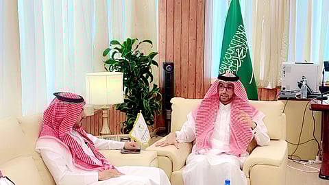 "الخليف" يعقد اجتماعًا مع مدير مشروع ترقيم الثروة الحيوانية بالوزارة
