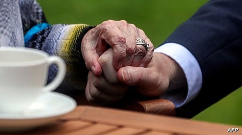 من ارتفاع الكوليسترول إلى فقدان البصر.. دراسة تكشف 14 عاملًا محتملًا للإصابة بالخرف