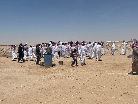 شاهد.. جموع في حفر الباطن تشيّع أول طبيب في المحافظة