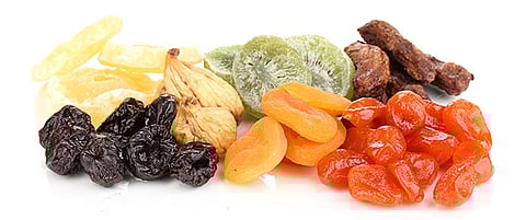 الخطر في الإفراط والفائدة بالاعتدال.. ما الذي تمنحه "الفواكه المجففة" لجسمك؟