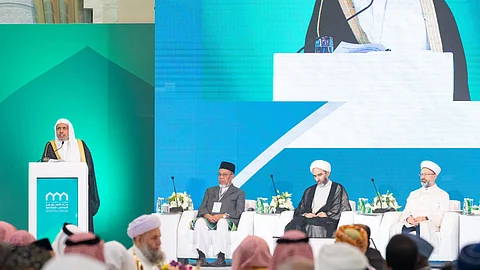 رابطة العالم الإسلامي تطلق تقريرها الدوري لمبادراتها وبرامجها حول العالم