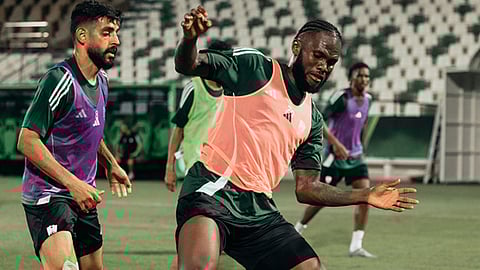 الأهلي يعاود تحضيراته في جدة تأهُّبًا لمواجهة الهلال في "السوبر السعودي"