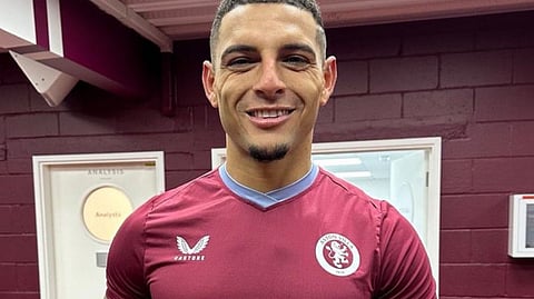 مدافع أستون فيلا دييغو كارلوس