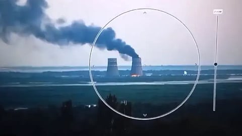 صورة من مقطع فيديو للحريق نشره الرئيس الأوكراني
