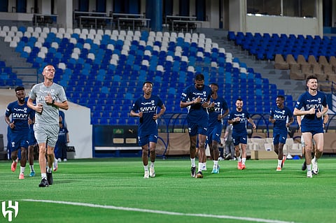 لاعبو الهلال خلال الحصة التدريبية