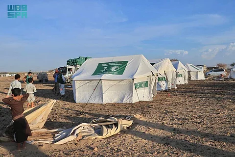 مركز الملك سلمان للإغاثة يدشن توزيع المساعدات الإيوائية والغذائية الطارئة لمتضرري السيول في مأرب