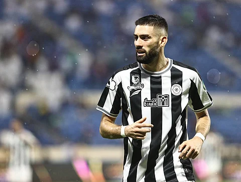 أندية سعودية وأمريكية تتنافس للتعاقد مع لاعب الشباب "يانيك كاراسكو"