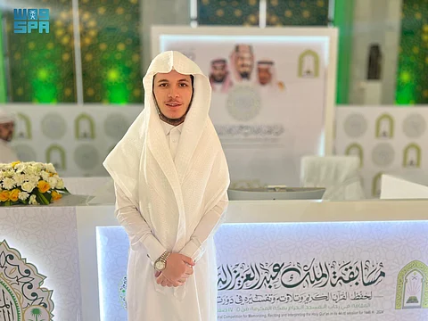 قاصدو المسجد الحرام يشيدون بجهود قيادة المملكة في العناية بالقرآن وتكريم حفظته