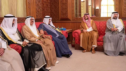 "الأمير تركي بن محمد بن فهد" ينقل تعازي القيادة في وفاة الشيخ سالم العلي السالم الصباح