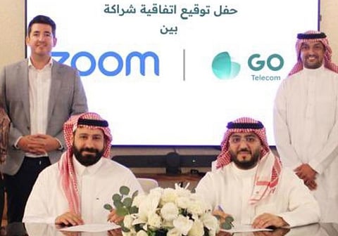 "قو للاتصالات" تُوقِّع شراكة مع "زوم" لتمكين الشركات بالسوق السعودي من الوصول لحلول Zoom السحابية