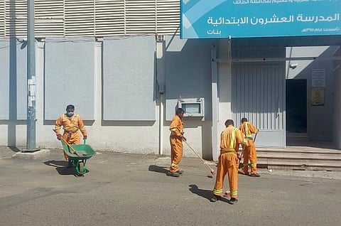 بالصور.. "أمانة الطائف" تطلق عدداً من الخدمات البلدية استعداداً لعودة الطلاب للمدارس