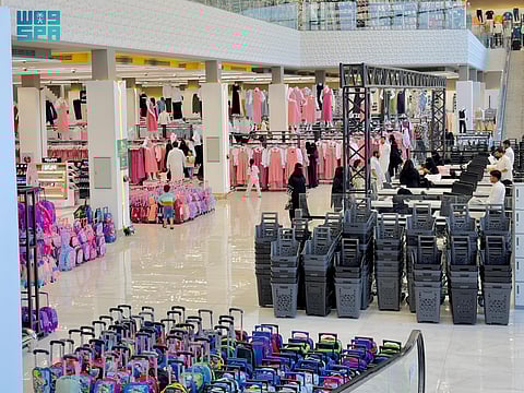 شاهد من رفحاء.. انتعاش للأسواق التجارية والمكتبات تزامناً مع بدء العام الدراسي
