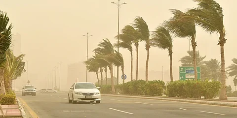 "الأرصاد": رياح مثيرة للغبار وارتفاع الأمواج مستمر حتى الأربعاء