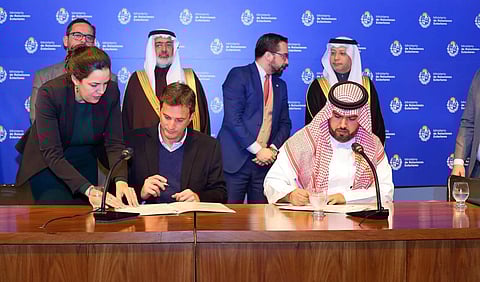 معاذ السويلم وفاكوندو ماركيز يوقعان مذكرة التفاهم