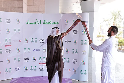 في إطار الجولة الترويجية لها.. محافظ الأحساء يتسلّم شعلة دورة الألعاب السعودية 2024