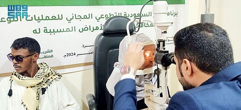 بـ 50 عملية حقن للشبكية.. "إغاثي الملك سلمان" يواصل مشروع "نور السعودية" في السودان
