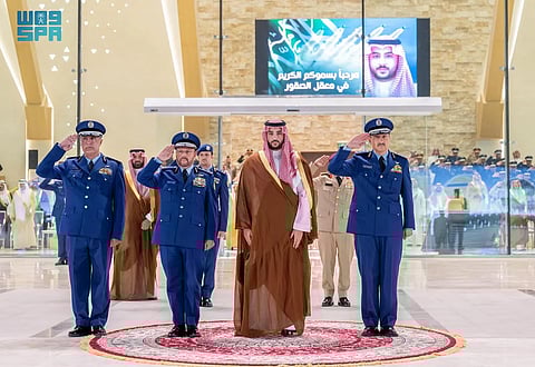 وزير الدفاع يرعى حفل تخريج الدفعة 104 من طلبة كلية الملك فيصل الجوية