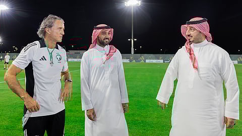 وزير الرياضة "الفيصل" يزور مقر تدريبات الأخضر في جدة استعدادًا للقاء إندونيسيا ضمن تصفيات كأس العالم