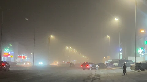الغبار يغطي سماء جدة بفعل نشاط للرياح السطحية