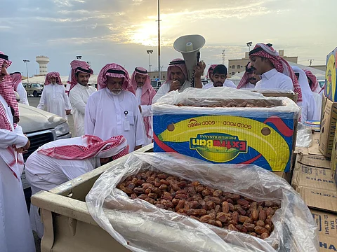 1120 مزرعة تنتج قرابة 41 طناً سنوياً.. انطلاق حراج التمور في تربة