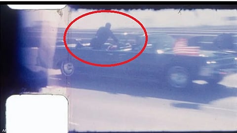 بعد 61 عامًا.. شاهد لقطات جديدة لحادثة اغتيال الرئيس الأمريكي جون كينيدي