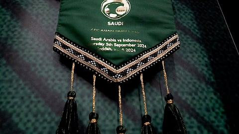 شاهد.. تفاصيل العلم السعودي وهدايا المنتخب الإندونيسي من "ورث"