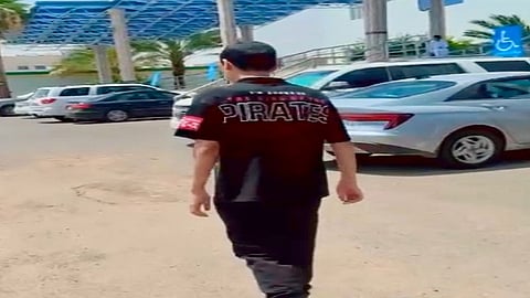 بعد حادث مروري.. 36 جلسة تعيد الحركة لشاب مُقعد لأكثر من عام بالمدينة