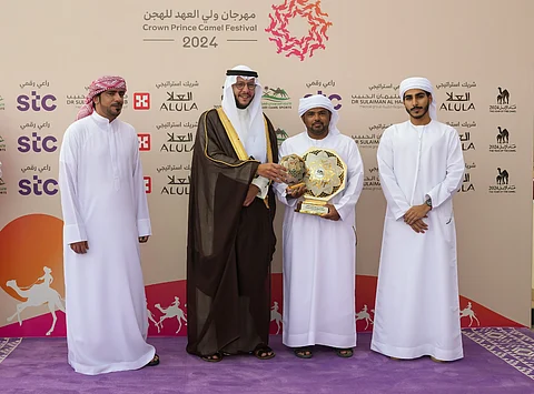 بحضور "البلوي".. محافظ الطائف يتوِّج أبطال كؤوس مهرجان ولي العهد للهجن في فئة "الثنايا"