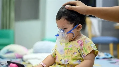 ينال من الصغار وكبار السن.."الفيروس المخلوي التنفسي".. مخاطر واللقاح كان غائباً!