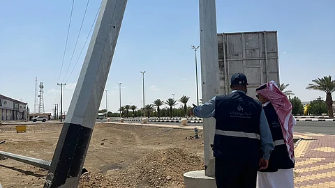 فريق من هيئة تنظيم الكهرباء يزور مركز ظلم للتأكد من موثوقية الخدمة الكهربائية