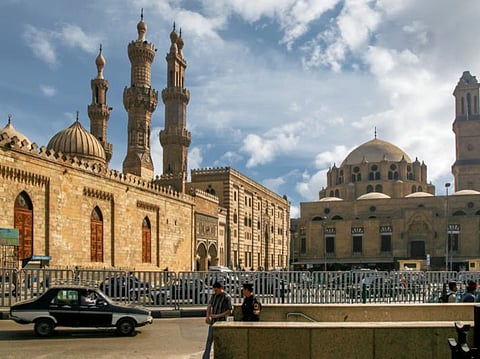 مصر.. جامعة الأزهر توقف صاحب فتوى "سرقة التيار الكهربائي" عن العمل