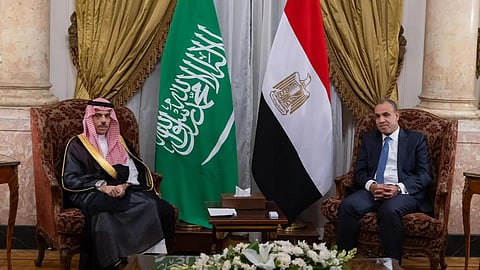 وزير الخارجية الأمير فيصل بن فرحان خلال لقائه نظيره المصري بدر عبدالعاطي