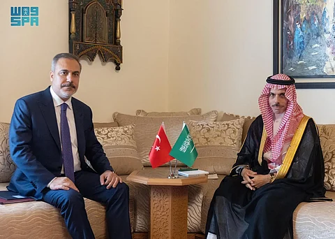 وزير الخارجية يلتقي نظيرَه التركي ويستعرضان التطورات في قطاع غزة
