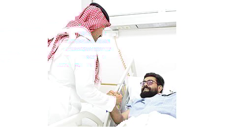 "المالكي" يزور أحد منسوبي "هلال الباحة "بعد تعرُّضه إلى حادث سير