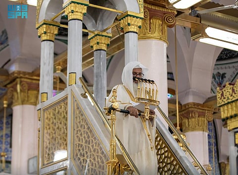 إمام وخطيب المسجد النبوي علي بن عبدالرحمن الحذيفي