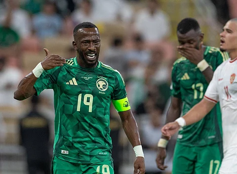 فريق طبي وإداري من المنتخب السعودي يصل دبي لمتابعة حالة فهد المولد