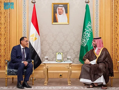 ولي العهد يلتقي رئيس الوزراء المصري ويستعرض معه العلاقات الثنائية بين البلدين الشقيقين