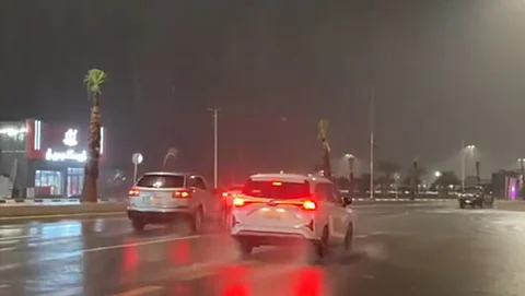 أمطارٌ غزيرة في جازان تسيل الأودية والدفاع المدني يجدد تحذيراته