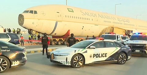 في زمن قياسي.. شاهد لحظة وصول "طائرات موسم الرياض الـ 3" إلى "بوليفارد رانواي"