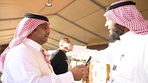 تاجر التمور عماد عجاوي متحدثًا إلى المحرر