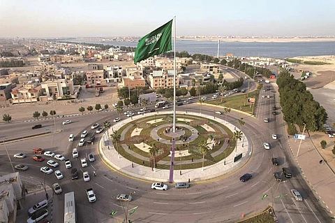 بدءاً من بعد غد.. تعديلات مرورية بحركة المركبات بالدمام والخبر تزامن "يوم الوطن"