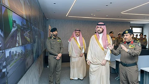 نائب أمير الشرقية يتفقّد استعدادات شرطة الخبر للاحتفال باليوم الوطني وينوه بجهود رجال الأمن