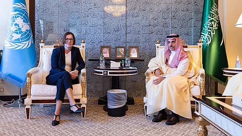 الأمير فيصل بن فرحان خلال لقائه رئيسة اللجنة الدولية للصليب الأحمر ميريانا سبولياريتش