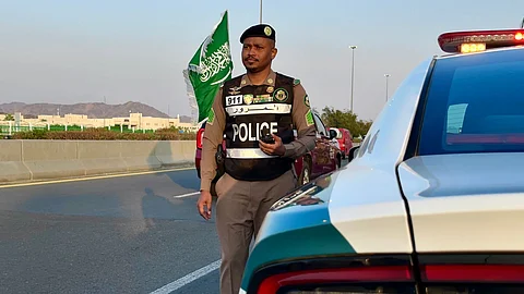 شاهد.. انتشار مكثف لدوريات المرور بمكة لضمان انسيابية الحركة خلال احتفالات اليوم الوطني